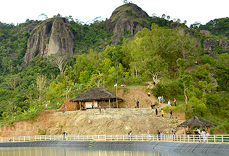 bukit di atas Embung