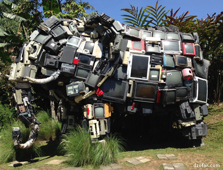 Sclupture Gajah terbuat dari TV bekas