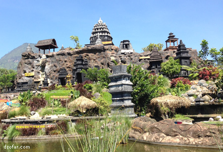 Miniatur Prambanan dan kerusakan alam
