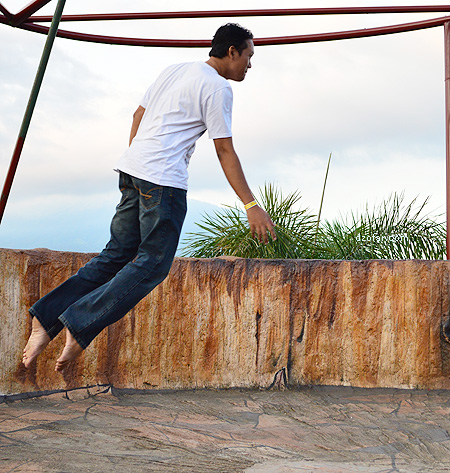 Levitasi di Batu Secret Zoo