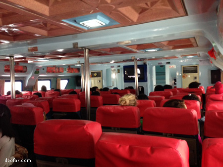 Suasana di dalam kapal cepat ml ekspress bahari