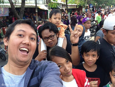 Nonton karnaval SMP-SMA se kecamatan Nganjuk