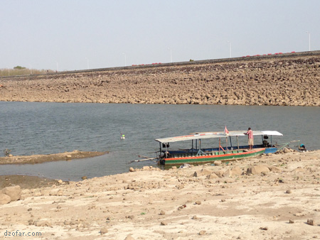 Perahu di kali Bening
