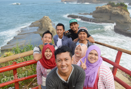 Foto bareng di seruling