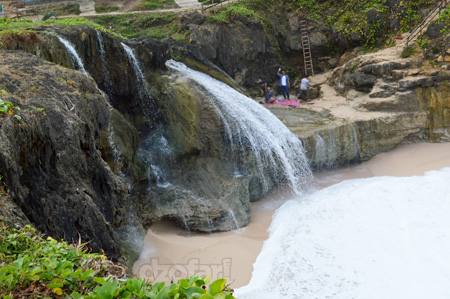 Pantai Banyu Tibo