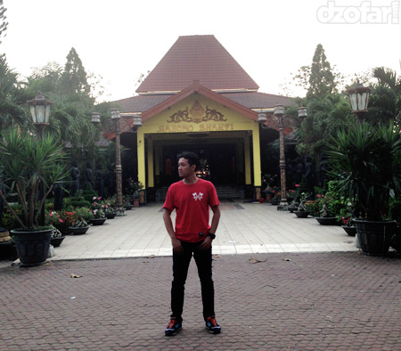 Bangunan Depan Vihara