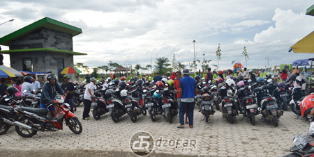Parkir sore penuh
