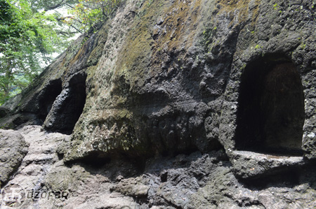 Goa Selomangleng dari dekat
