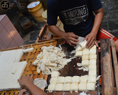 Memadatkan Tahu