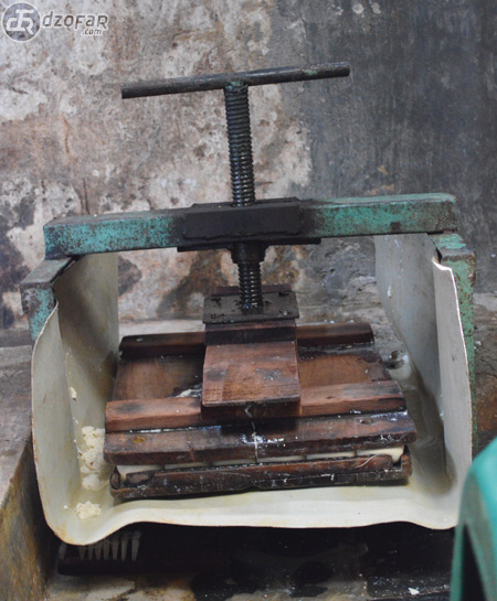 Alat press tahu