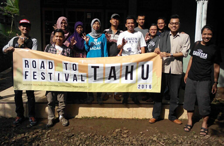Foto sebelum berangkat tour tahu
