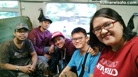 Naik kereta bareng
