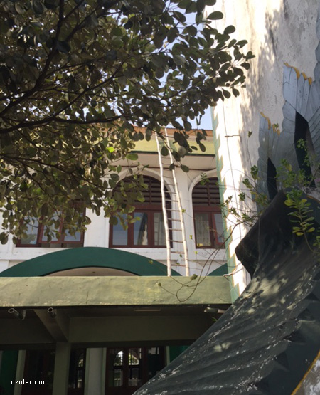 tangga di masjid