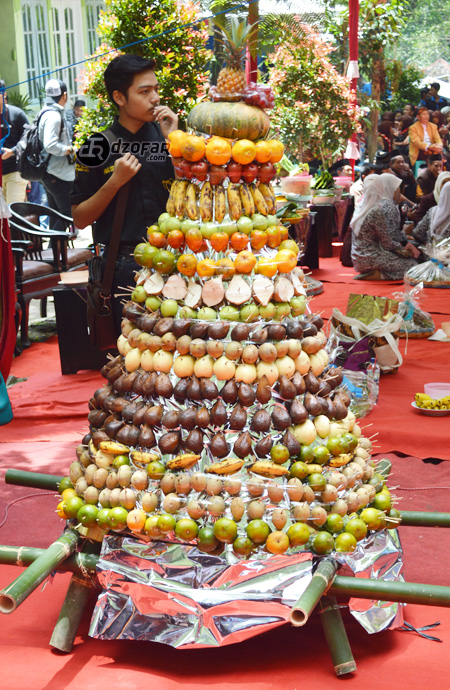 tumpeng buah