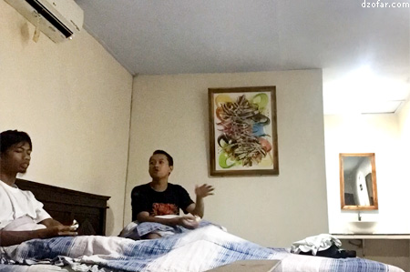 ngobrol di guest house Hasanah