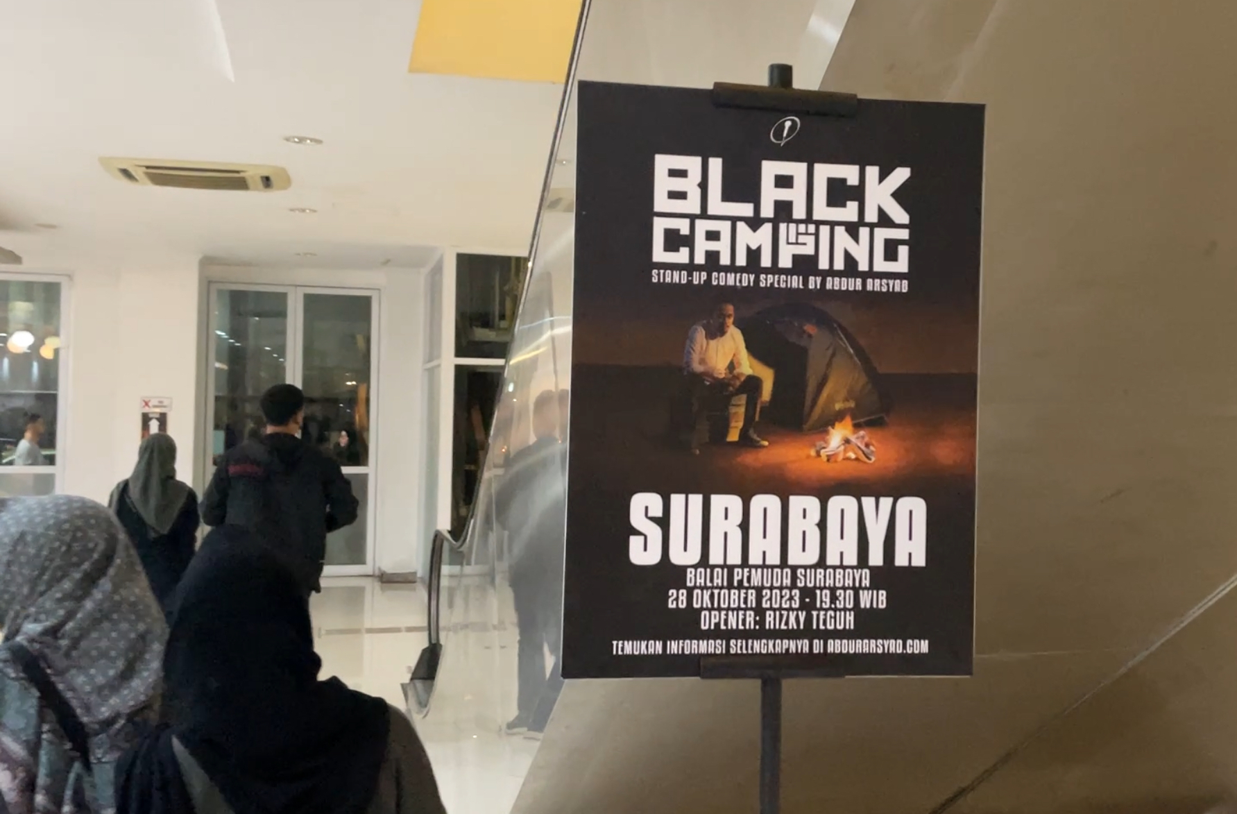 Papan Petunjuk Black Camping