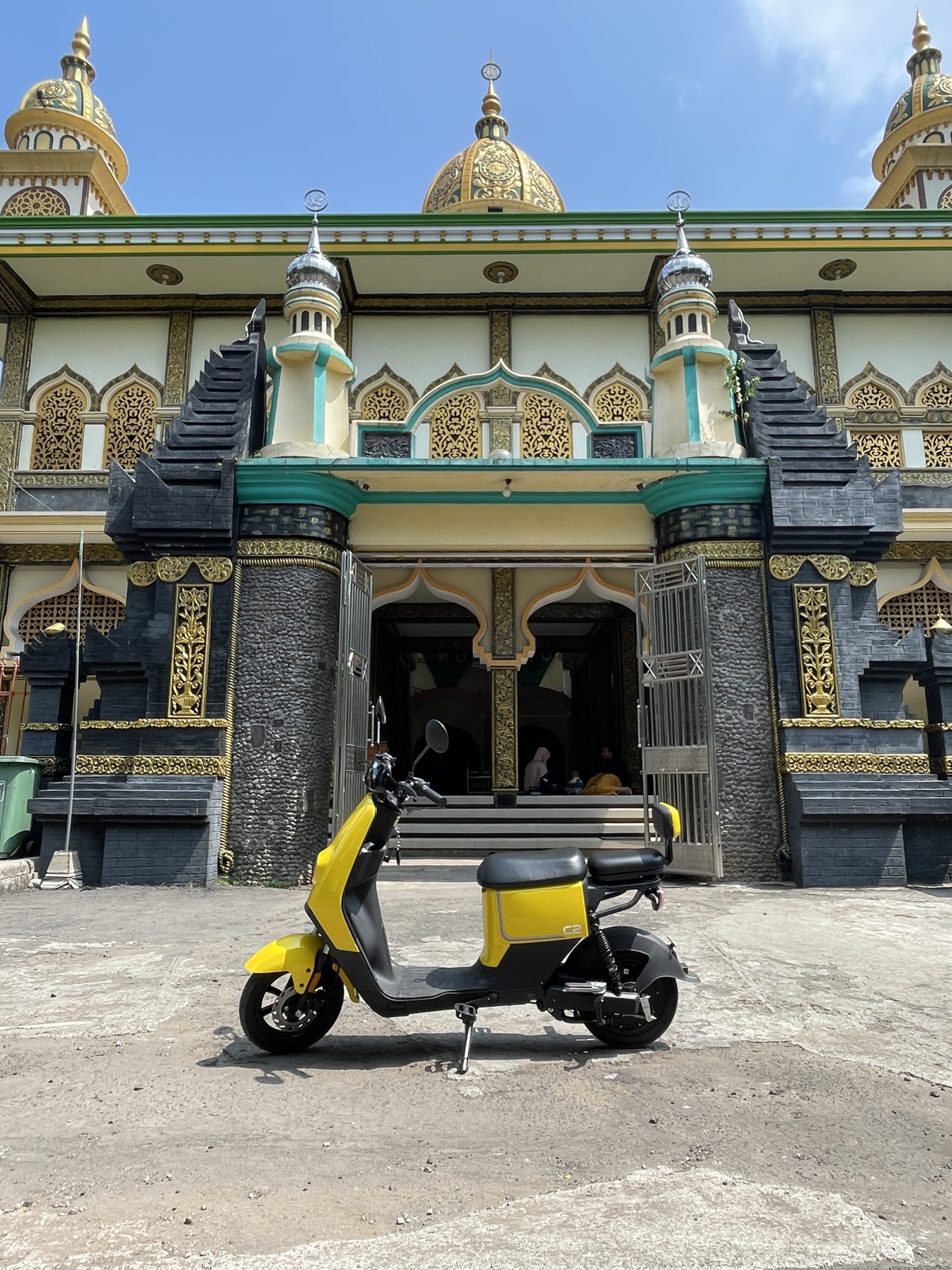 Viar C2 di Masjid Al Mubaarok, Makam Kanjeng Jimat, Berbek