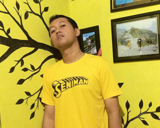 kaos seniman
