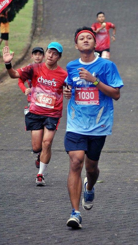 berlari menjelang finish line