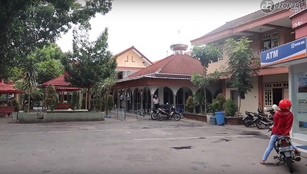 suasana taman Hotel Nirwana