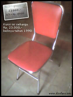 Kursi merah ini seharga 23 ribu dibeli tahun 1990