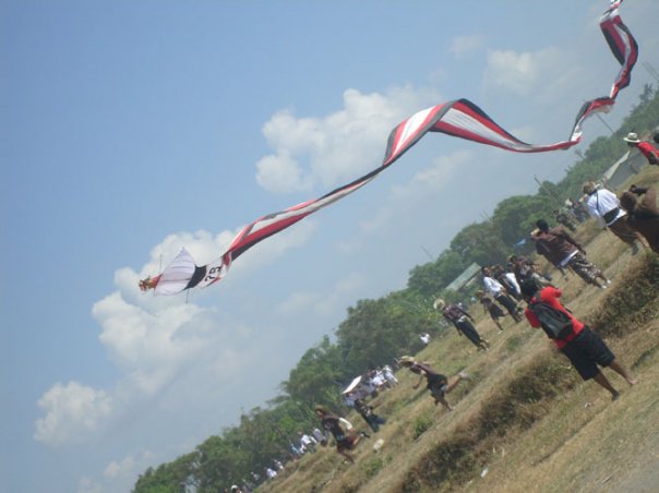 Lomba layangan di pantai padang galak denpasar bali
