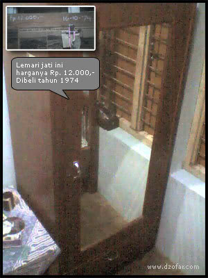 Lemari jati ini seharga 12 ribu dibeli tahun 1974