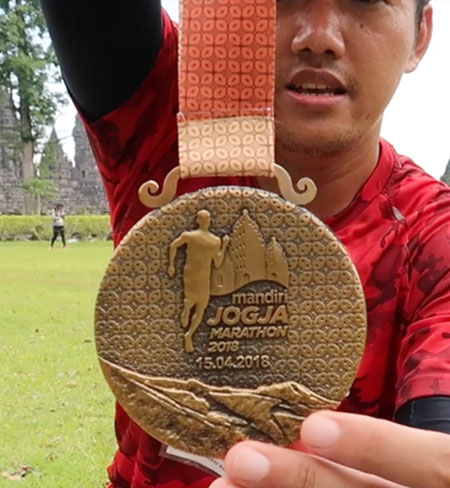 medali depan
