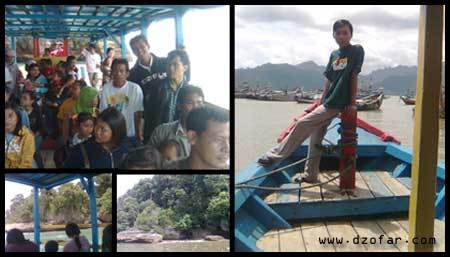 Naik Perahu di Pantai Popoh