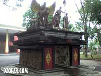 patung pahlawan gedung juang