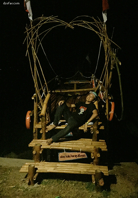 perahu bambu