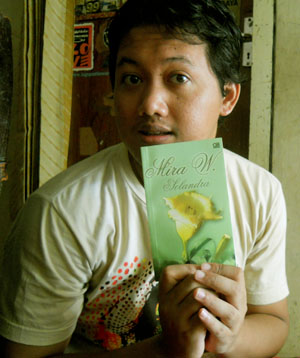 Novel Mira W dibeli di Semarang, 1 Januari 2011